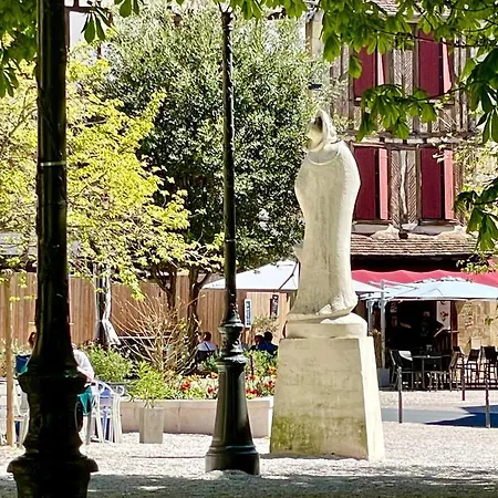 Le Logis Plantagenet Bed & Breakfast *