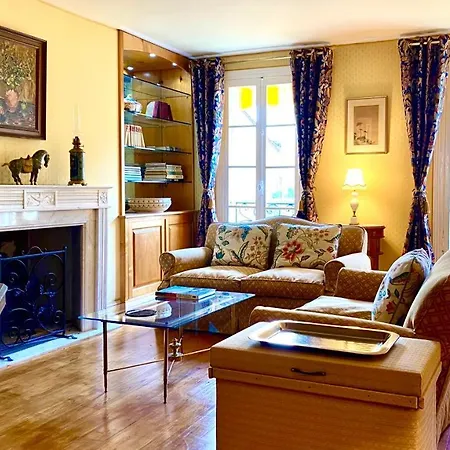 Le Logis Plantagenet Bed & Breakfast *