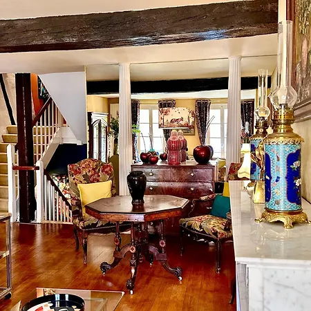 Le Logis Plantagenet Bed & Breakfast