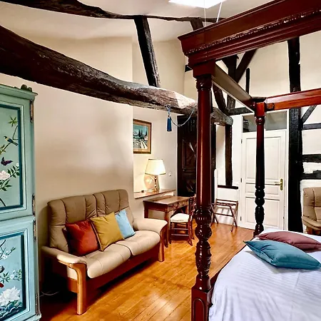 Le Logis Plantagenet Bed & Breakfast 3*